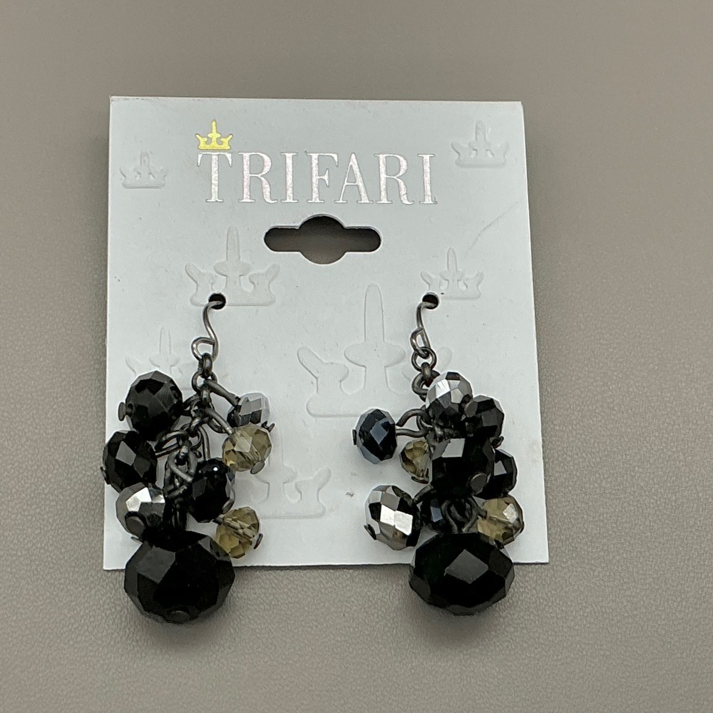 Trifari Earrings Womens Black Beaded Cluster Dangle Drop Gunmetal Tone 1.5 Inch